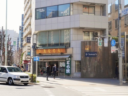 どら焼きや塩せんべいがおいしい人形町の三原堂。水天宮の目の前です