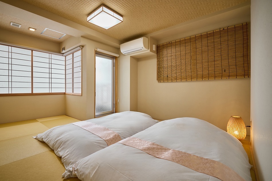 O Quarto 2 com tatâmis tem capacidade para até 3 conjuntos de futons.