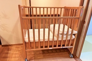 เตียงเด็กขนาดเล็ก 90×60 ซม. /*ไม่สามารถใช้ได้กับห้องขนาด 30 ตร.ม.: ประเภทห้องสำหรับ 2 ท่าน